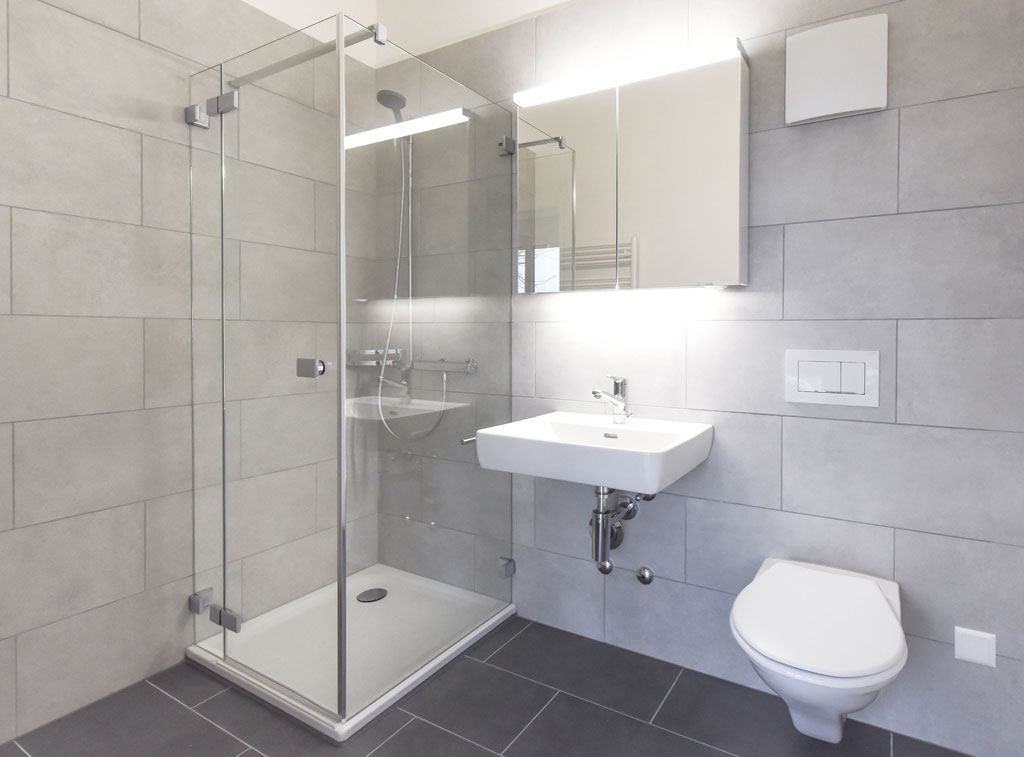 instalación plato de ducha en Bertamiráns